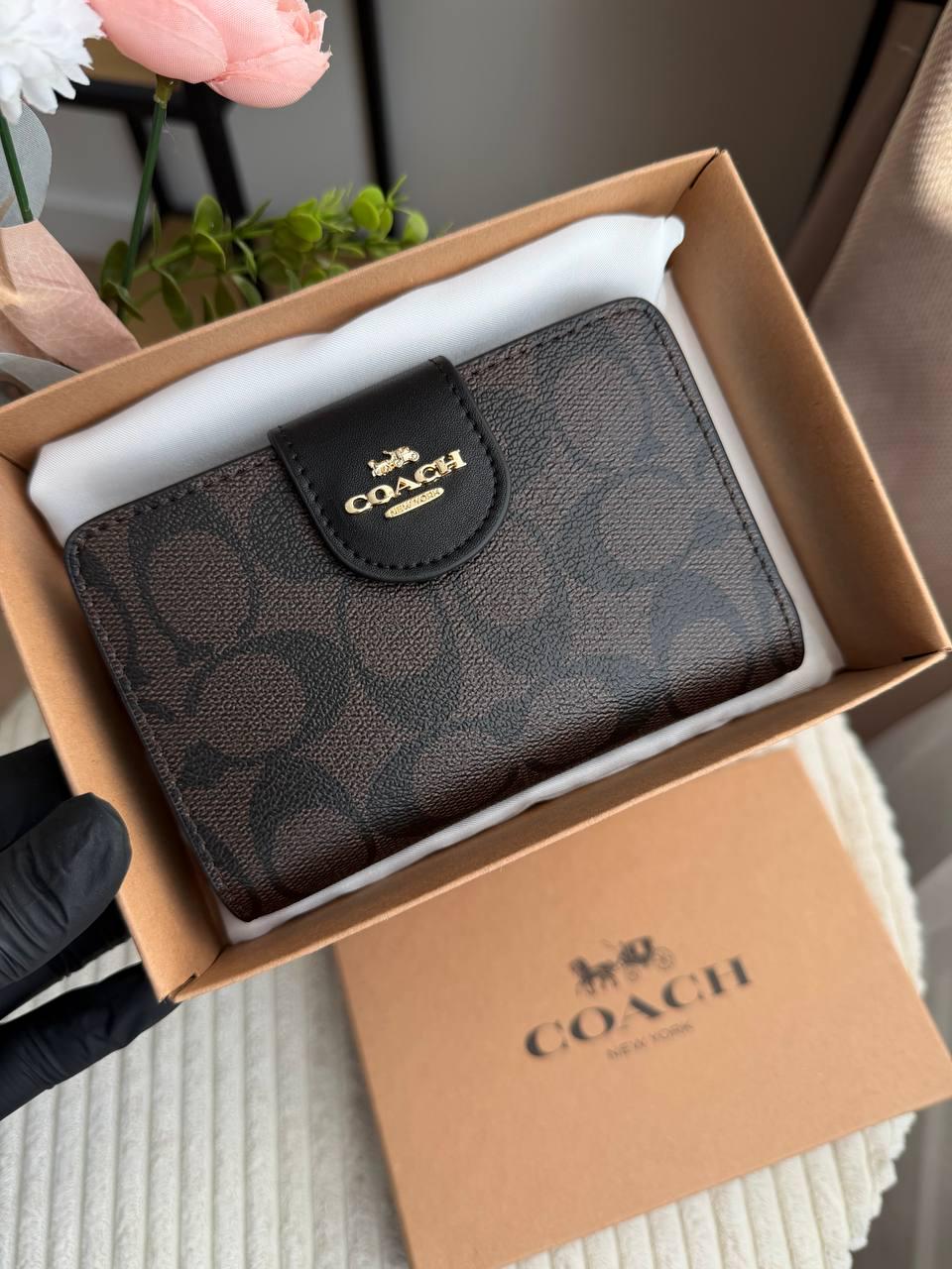 Гаманець Coach medium corner zip wallet натуральна шкіра