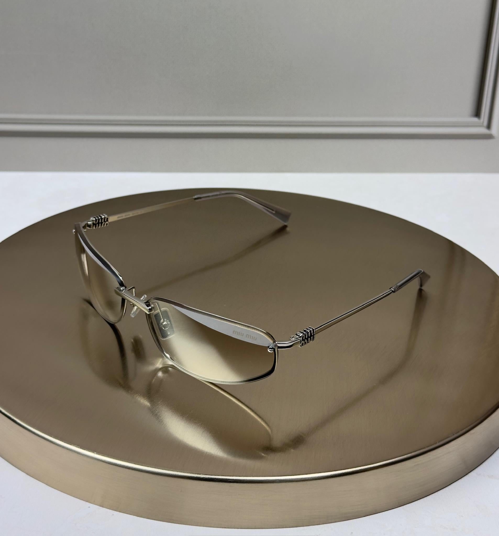Солнцезащитные очки Miu Miu MUA 50S узкие овальные полуободочные коричневая линза женские Серебряный