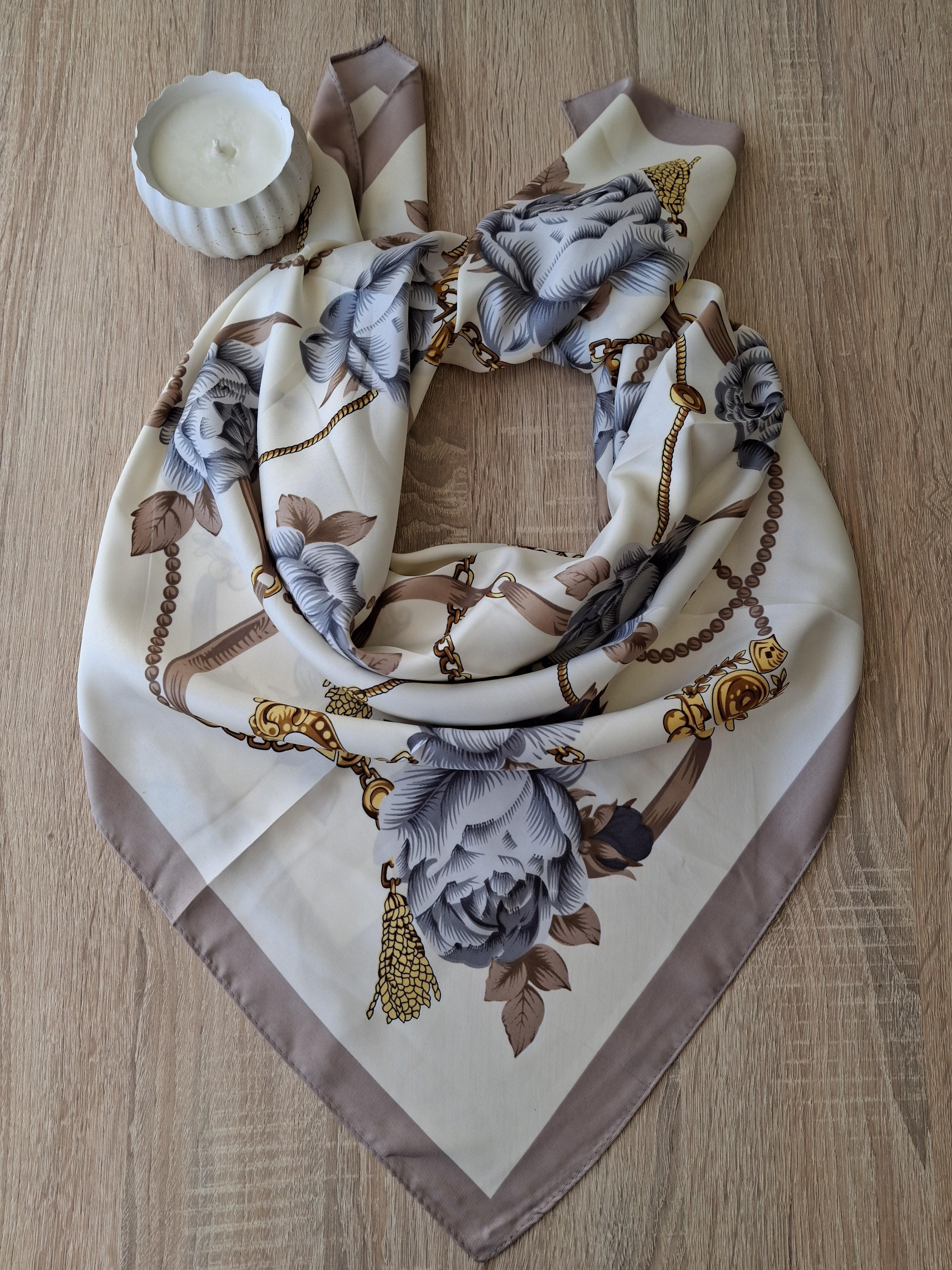 Платок женский шелковый Розы 90х90 см Бежево-молочный