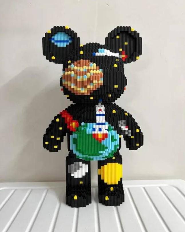Конструктор Magic Blocks 3D Bearbrick Мишка Планеты 30 см/1800 дет. (1000-ZB-129) - фото 3