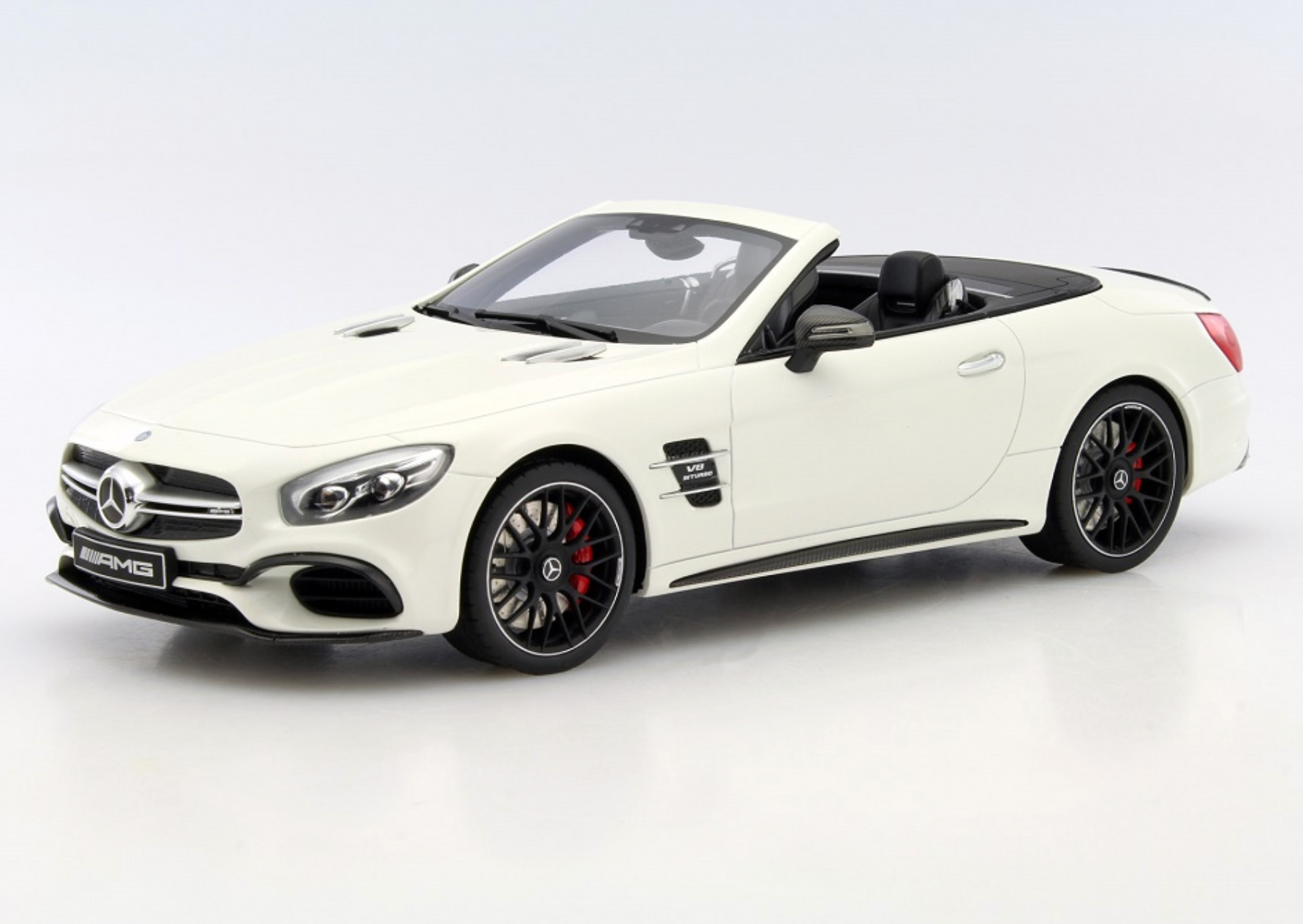 Модель автомобиля 1:18 Mercedes-Benz-AMG SL 63 Designo Diamond White Bright (B66965708)