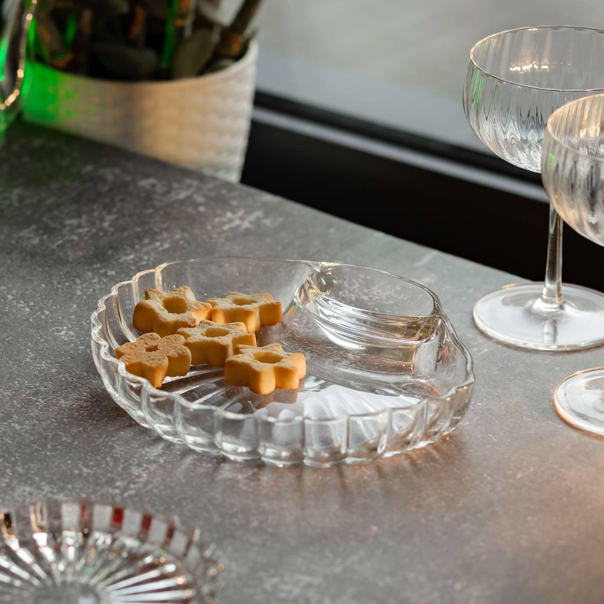 Блюдо для закусок YIWU HP-YH-58 фигурное с соусником 21х19х3 см Прозрачный (24963934) - фото 4 Блюдо для закусок YIWU HP-YH-58 фигурное с соусником 21х19х3 см Прозрачный (24963934) - фото 4