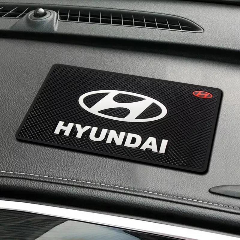 Коврик антискользкий Hyundai на панель авто (1383816569)
