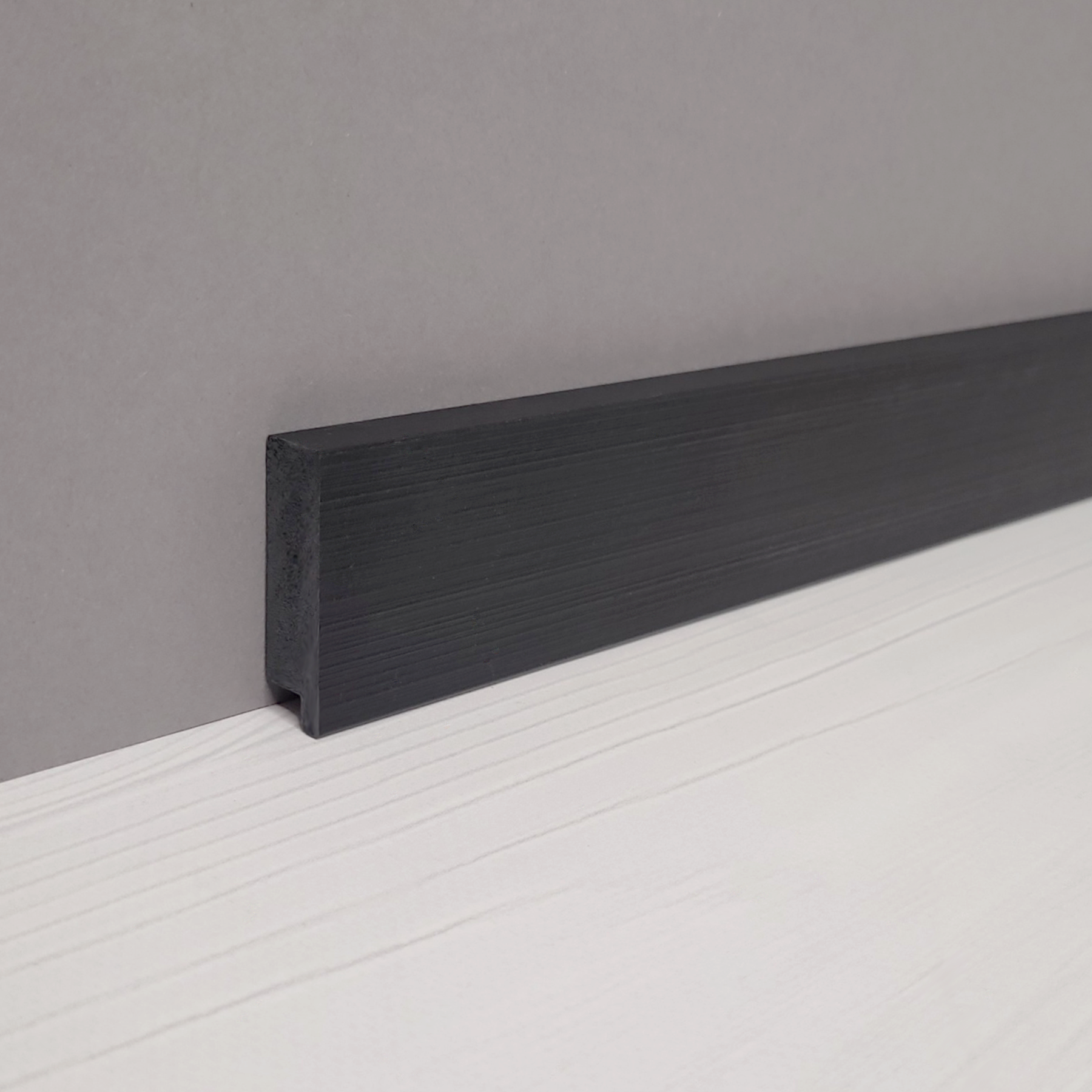 Плинтус дюрополимерный 43х12х2900 мм Черное дерево (4312-5004-4T)