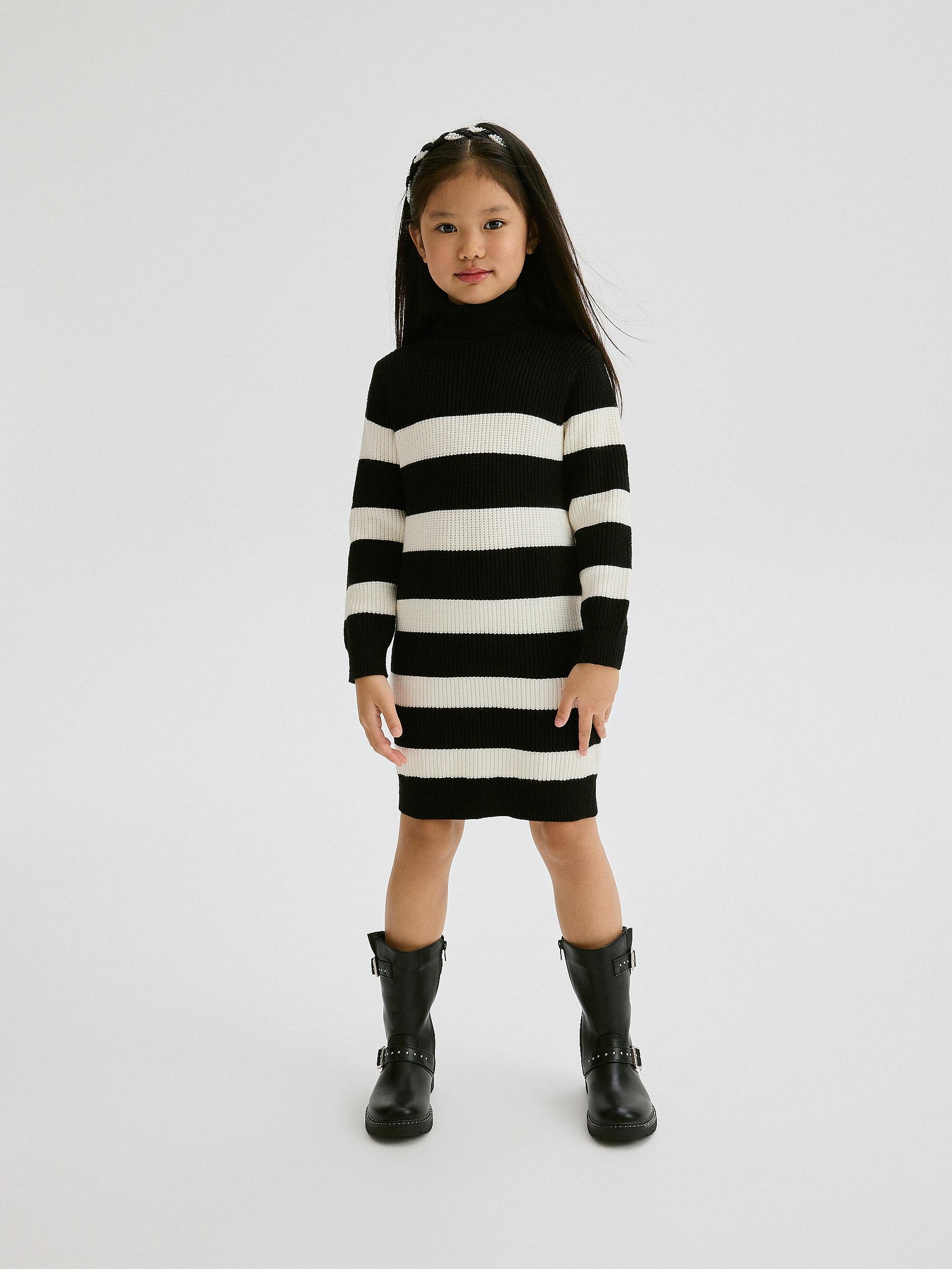 Платье Reserved 053AW 116 см Черно-белый