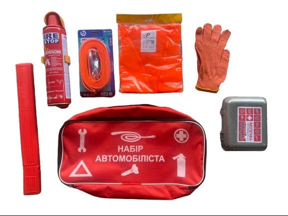 Набір для авто 7в1 сумка/вогнегасник 1кг/знак аварійки/аптечка/жилетка/рукавиці/трос (8546895)