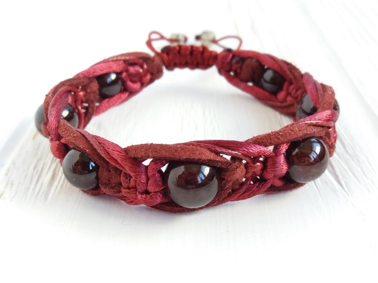 Браслет плетеный с гранатом d 10 мм (1117644141) Браслет плетеный с гранатом d 10 мм (1117644141)