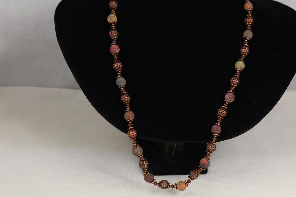 Бусы яшма пикассо с винтажными бусинами 70 см 10 мм Медный (32616660)