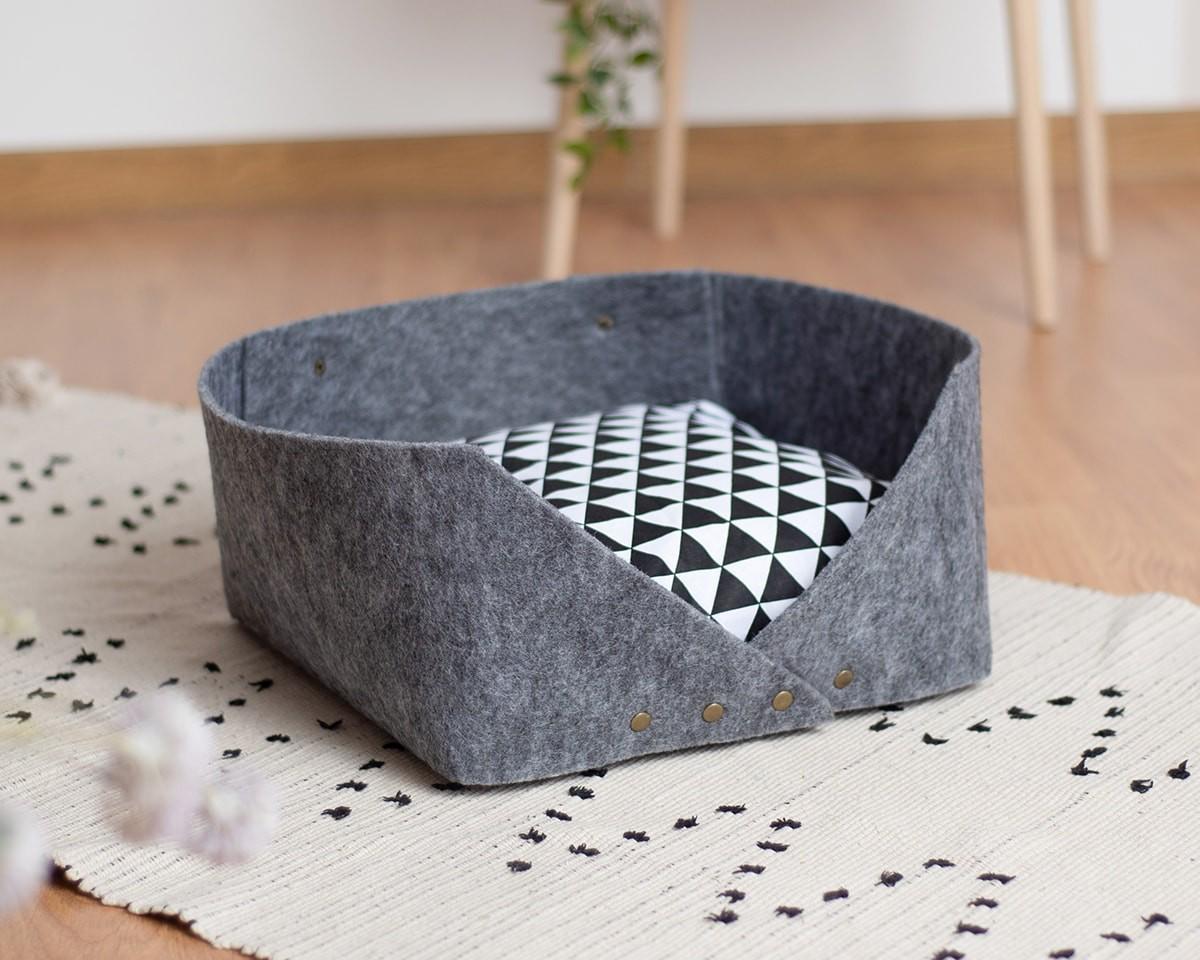 Лежак для котов и собак MYRR Baks из войлока 43х41x18 см Серый