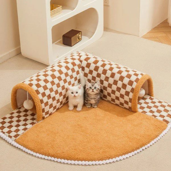 Тоннель для кошек имеет съемный пушистый коврик и подвесную игрушку (KA00833) - фото 2