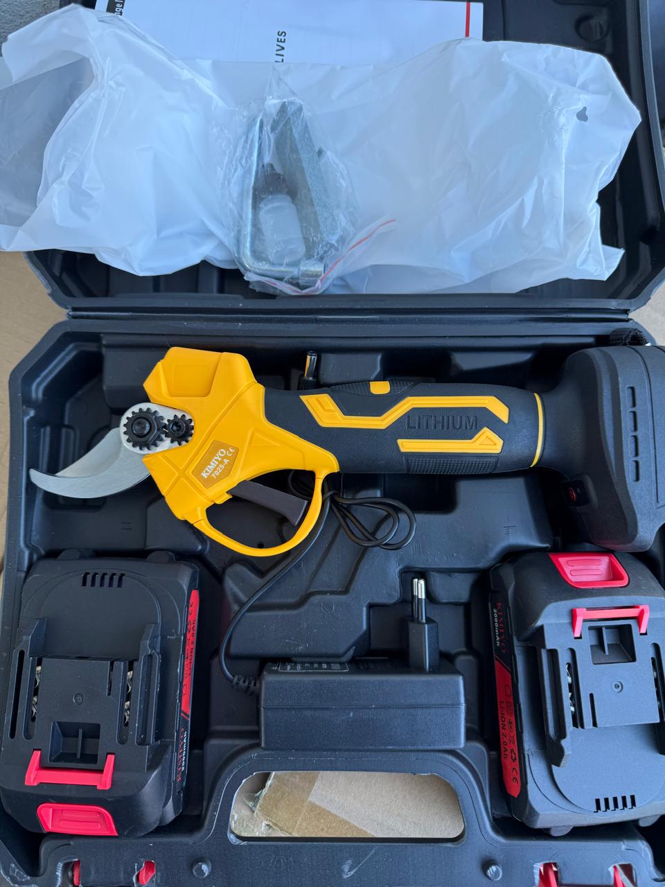 Секатор для сада KIMIYO 21V 2 АКБ в кейсе (035) - фото 4 Секатор для сада KIMIYO 21V 2 АКБ в кейсе (035) - фото 4