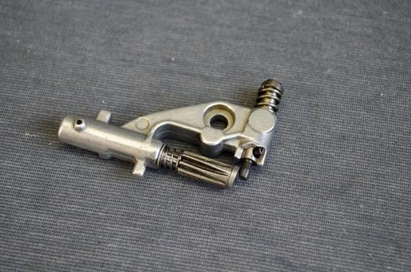 Масляный насос для бензопил Husqvarna 345 (1669)