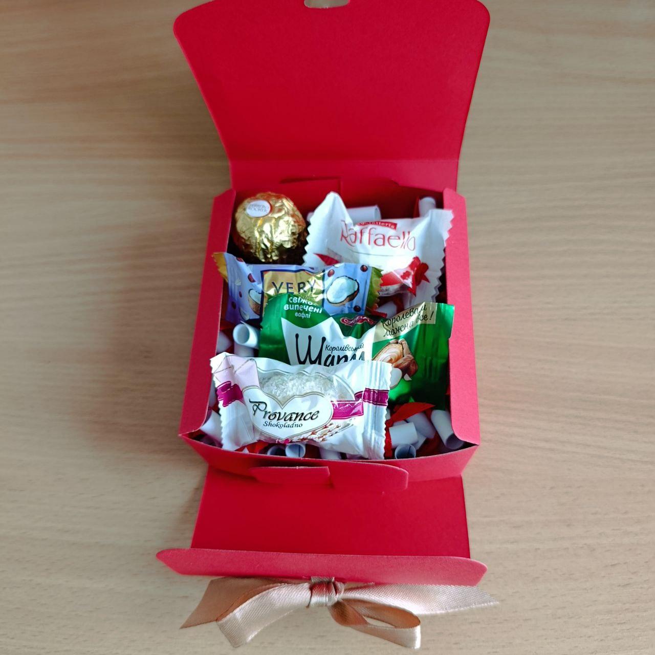 Подарочный бокс с конфетами и 101 причиной, почему я тебя люблю для девушки (ar387)