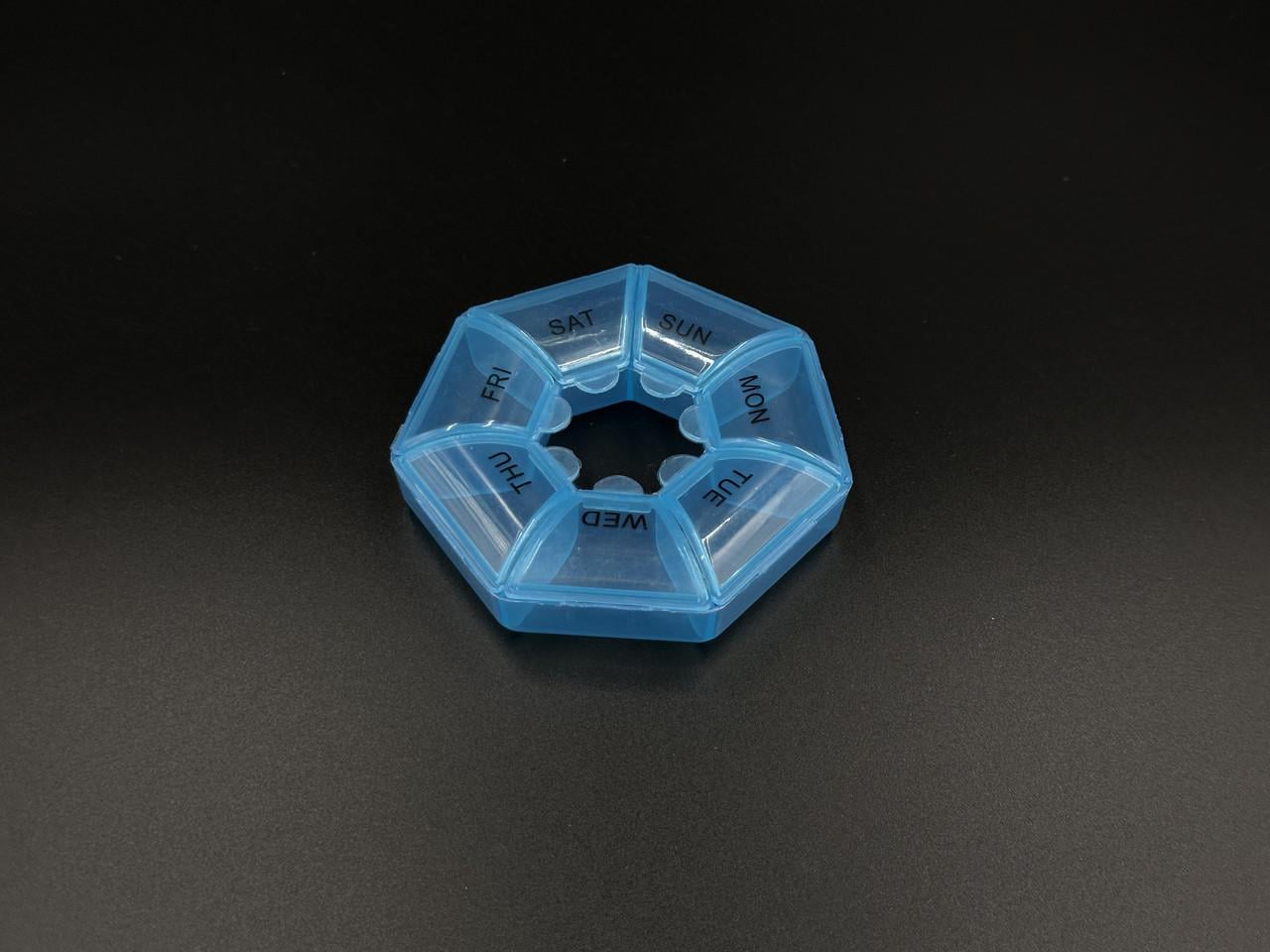 Органайзер пластиковый для таблеток на 7 отделений 8х8х2 см Голубой (BOX-57)