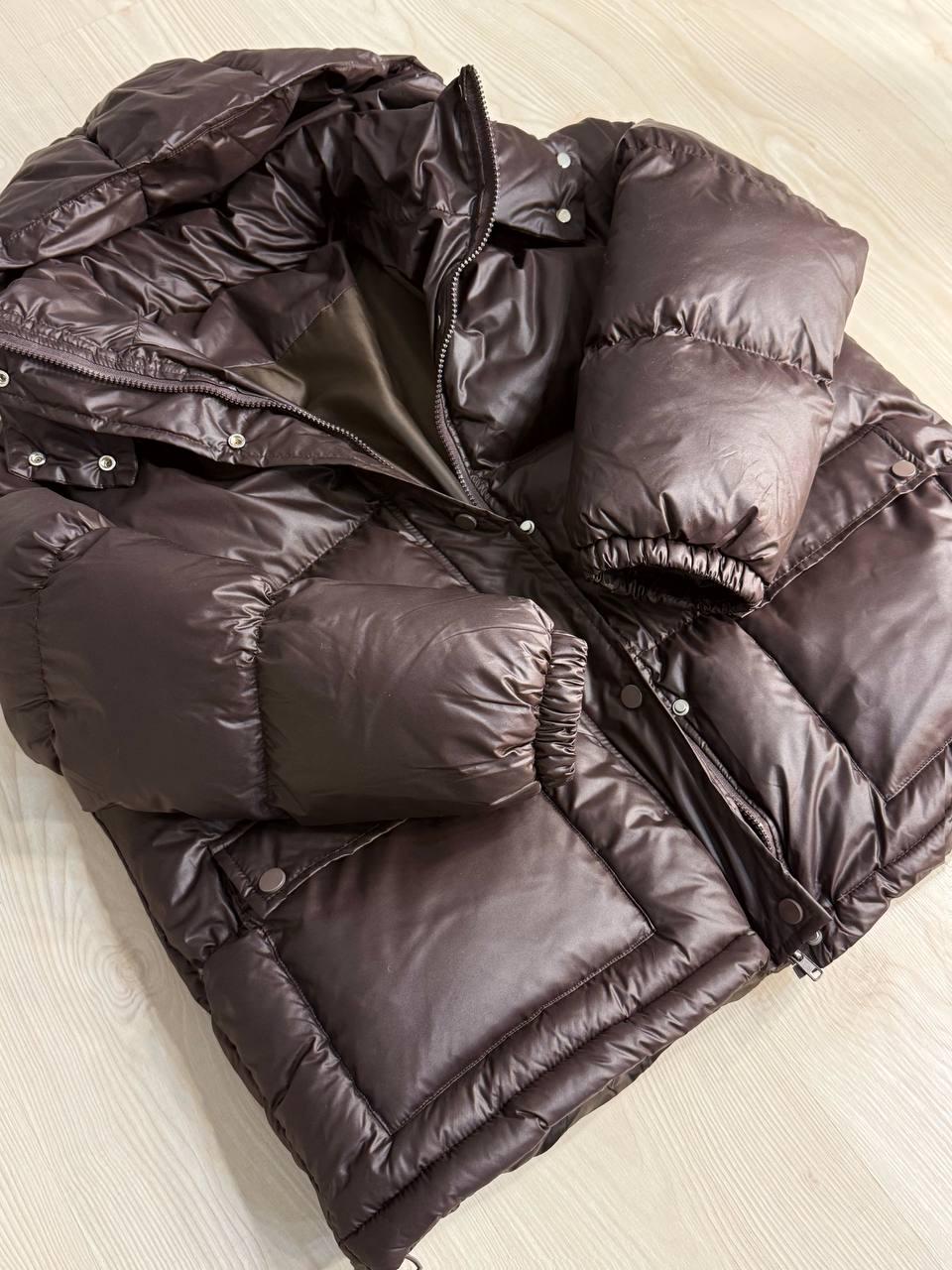 Куртка женская A-N 30046 глянцевая пуффер удлиненная с капюшоном S/M Коричневый (5895) - фото 3