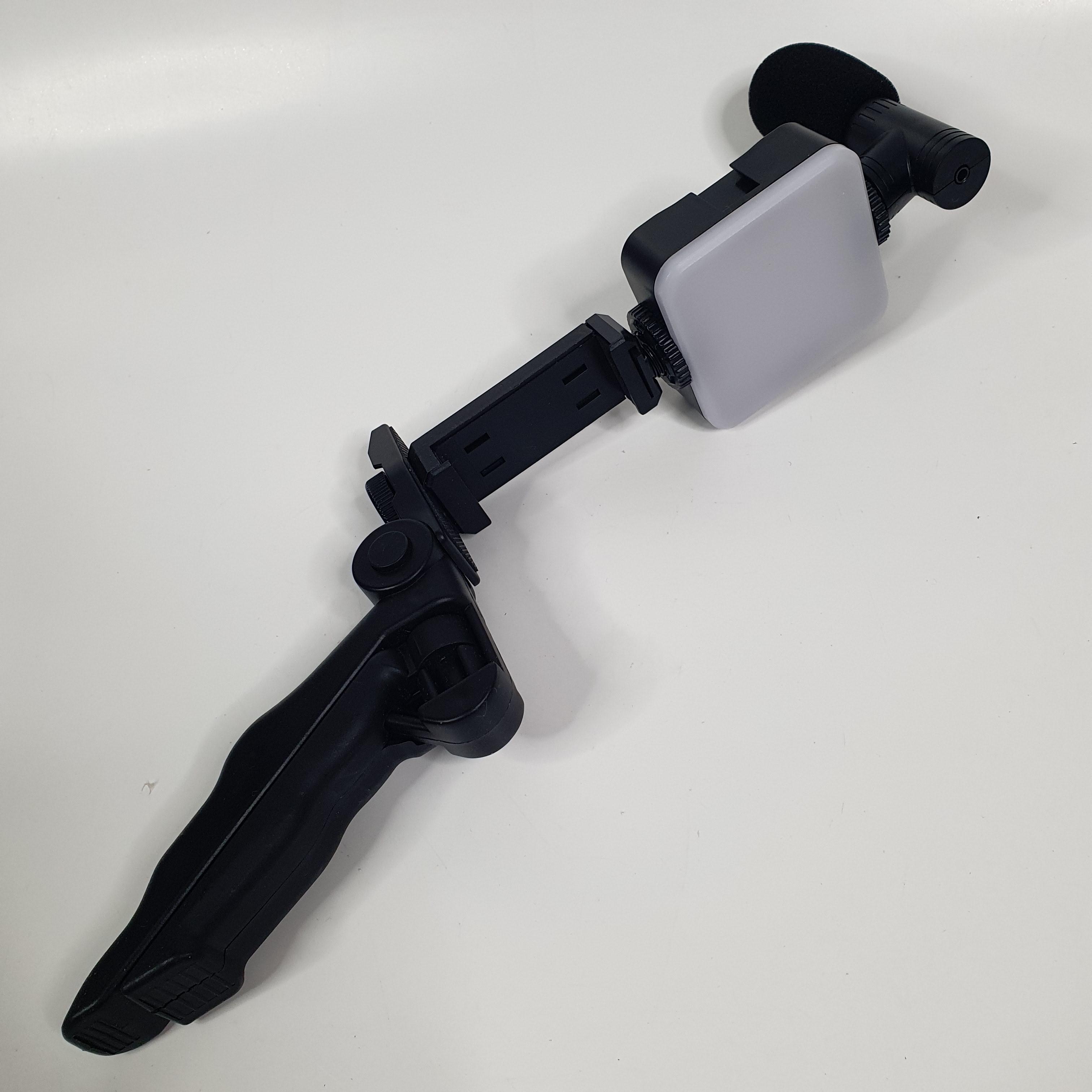 Набор блогера Ripoint 5в1 штатив трипод-стабилизатор для телефона с микрофоном/LED подсветкой/держателем и пультом Черный (AY-49) - фото 10 Набор блогера Ripoint 5в1 штатив трипод-стабилизатор для телефона с микрофоном/LED подсветкой/держателем и пультом Черный (AY-49) - фото 10