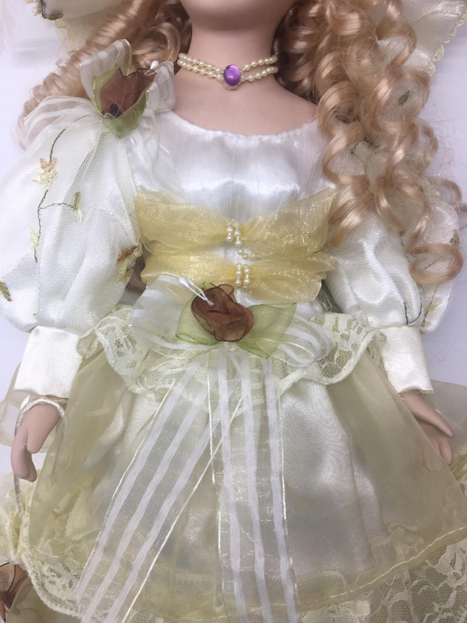 Лялька сувенірна Porcelain doll Кароліна порцелянова 50 см (1303-04) - фото 6