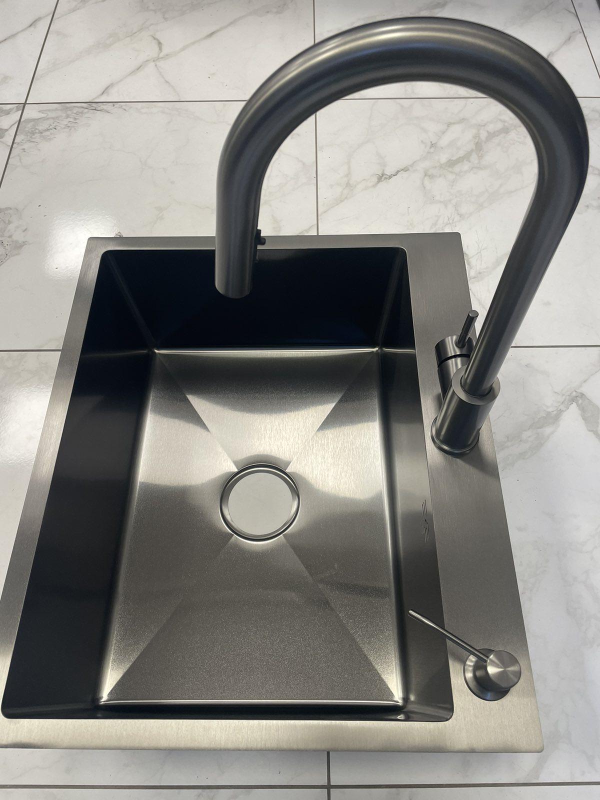 Мойка кухонная Lidz 6050 Черный/смеситель для кухни с выдвижным изливом Kroner PVD03915 - фото 2