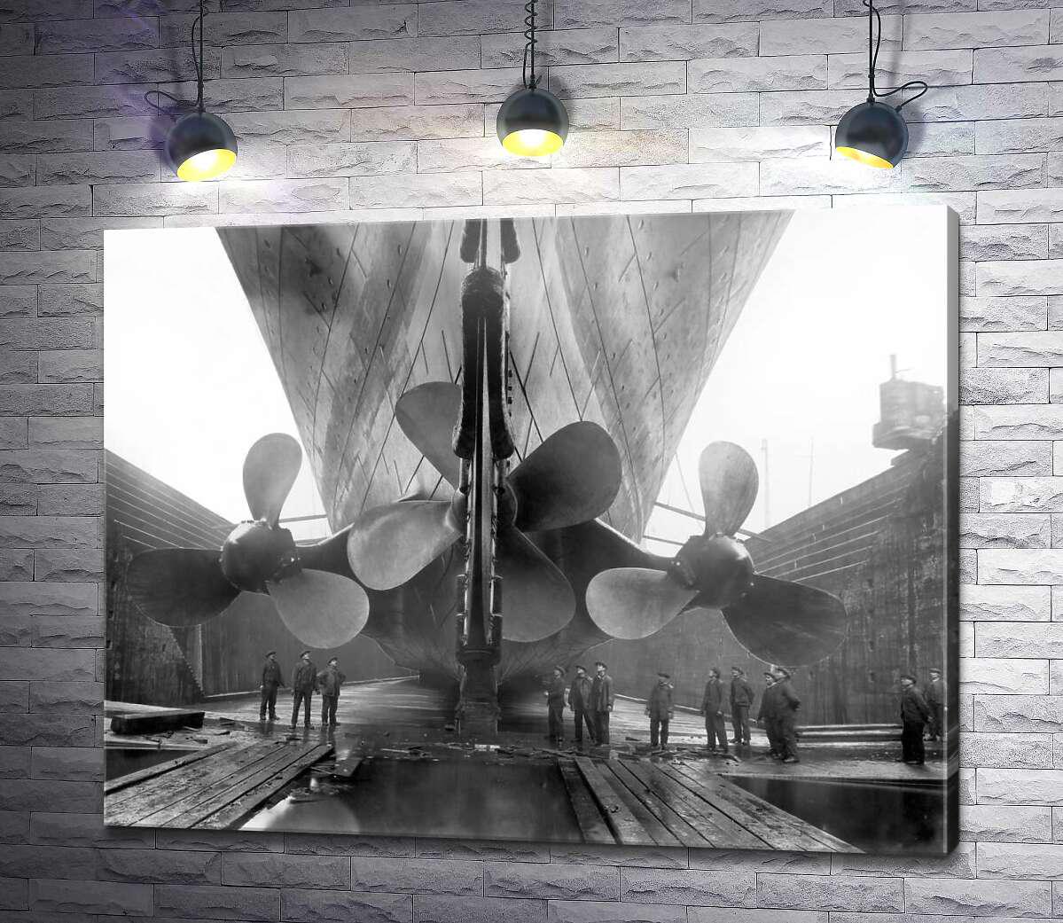Картина ArtPoster Архивная фотография установки гребных винтов на Титаник 130x101 см Модуль №1 (004202)