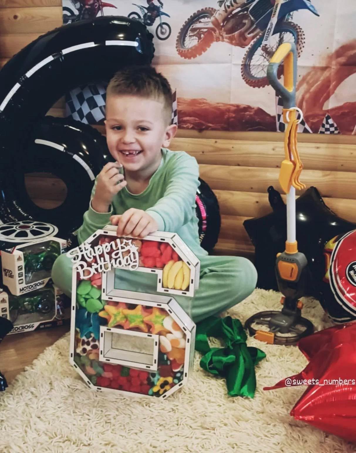 Подарунковий бокс солодкий Цифра 6 з желе (2509699299) - фото 2 Подарунковий бокс солодкий Цифра 6 з желе (2509699299) - фото 2