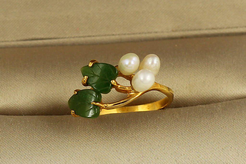 Кольцо три речной жемчужины с листочками нефрит р. 16 Золотистый (29044546) Кольцо три речной жемчужины с листочками нефрит р. 16 Золотистый (29044546)