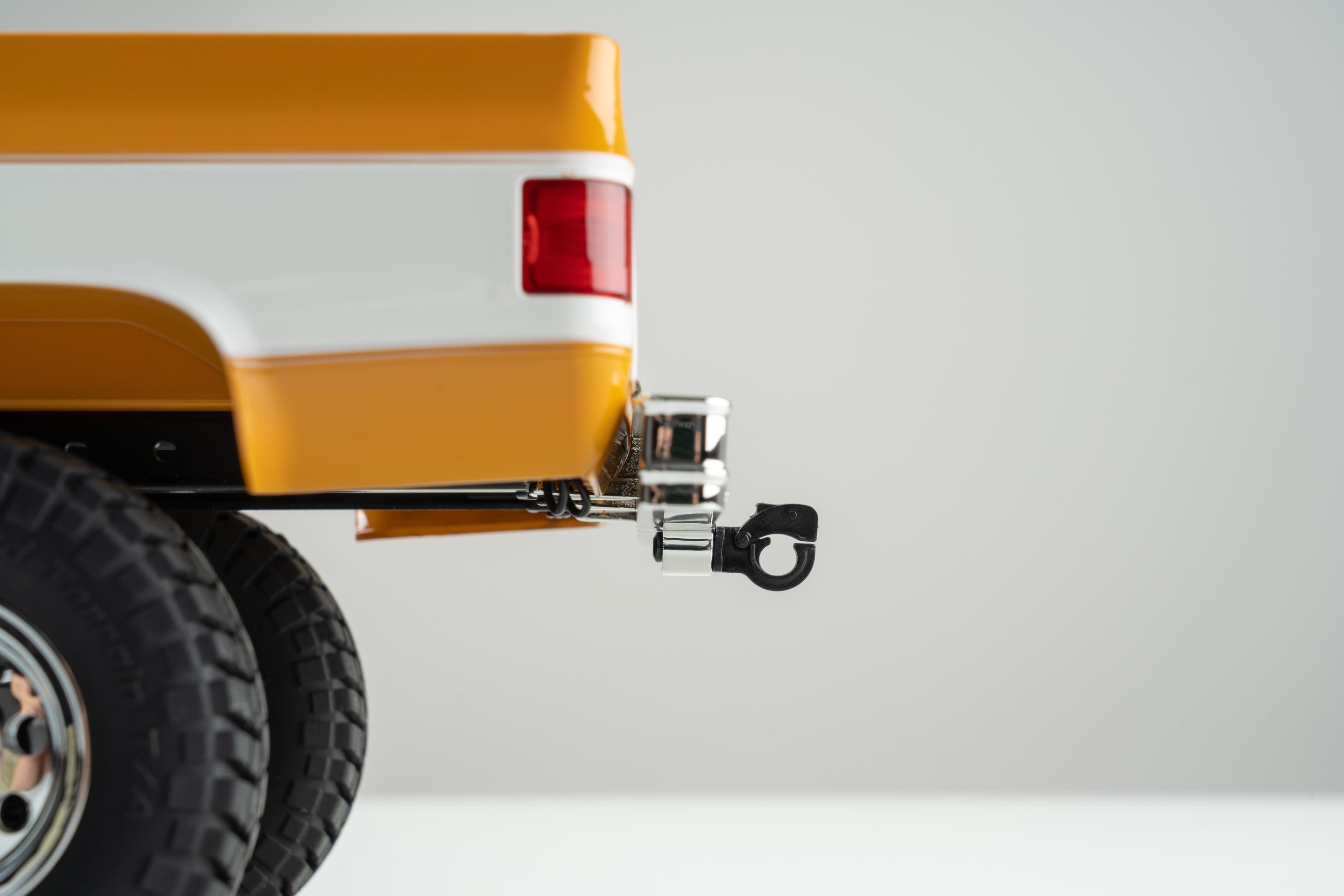 Машинка на радиоуправлении FMS 1:18 Chevrolet K10 RTR Желтый - фото 15 Машинка на радиоуправлении FMS 1:18 Chevrolet K10 RTR Желтый - фото 15