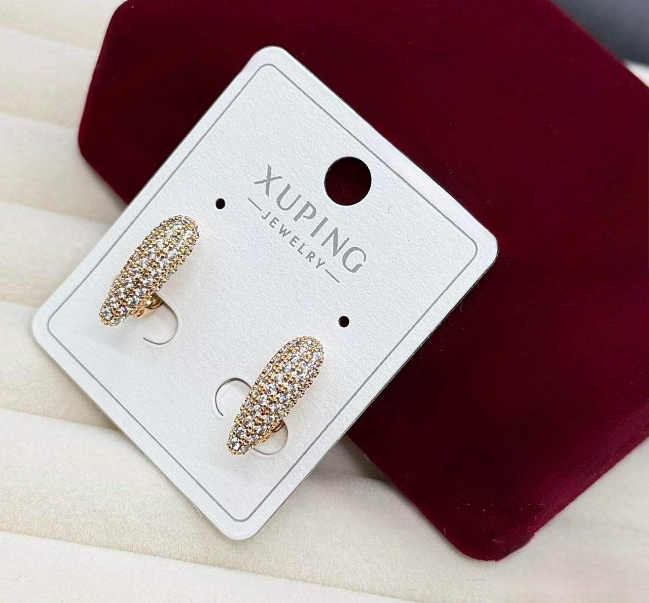 Серьги кольца Xuping гипоаллергенное медицинское золото декоративные с блестящими камешками стильное украшение для ежедневного образа