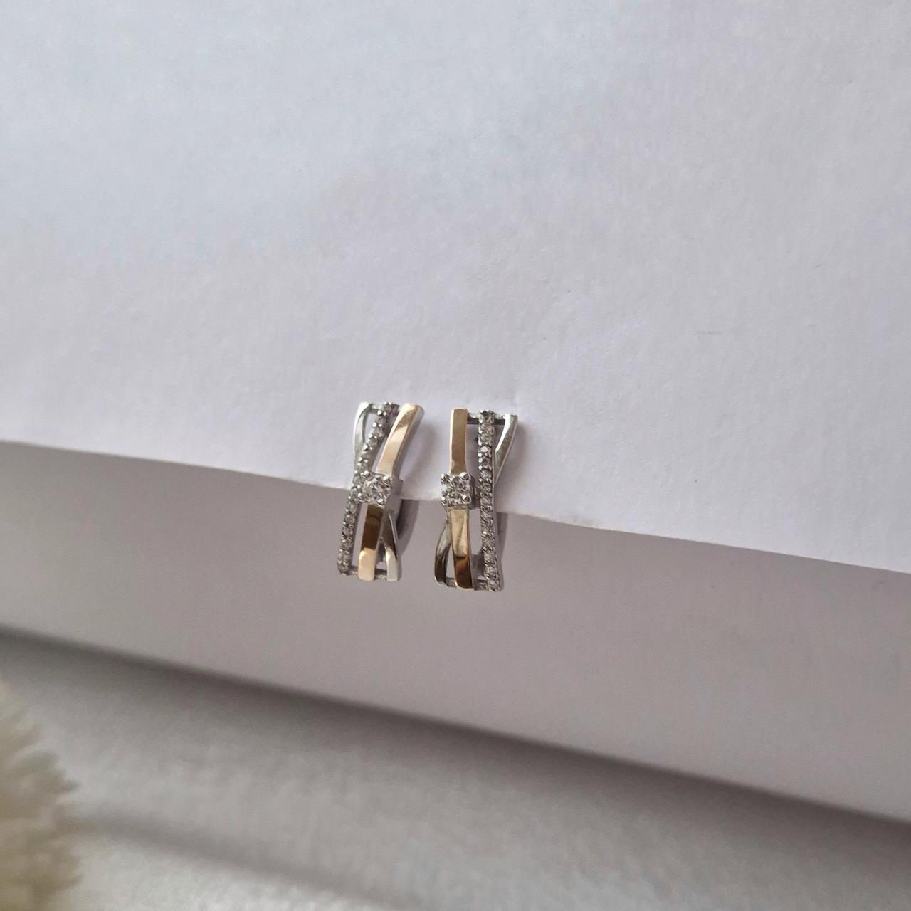 Серьги палочки с белыми камнями серебро 925 пробы родованное с золотой пластиной 2,05 г (1682с)