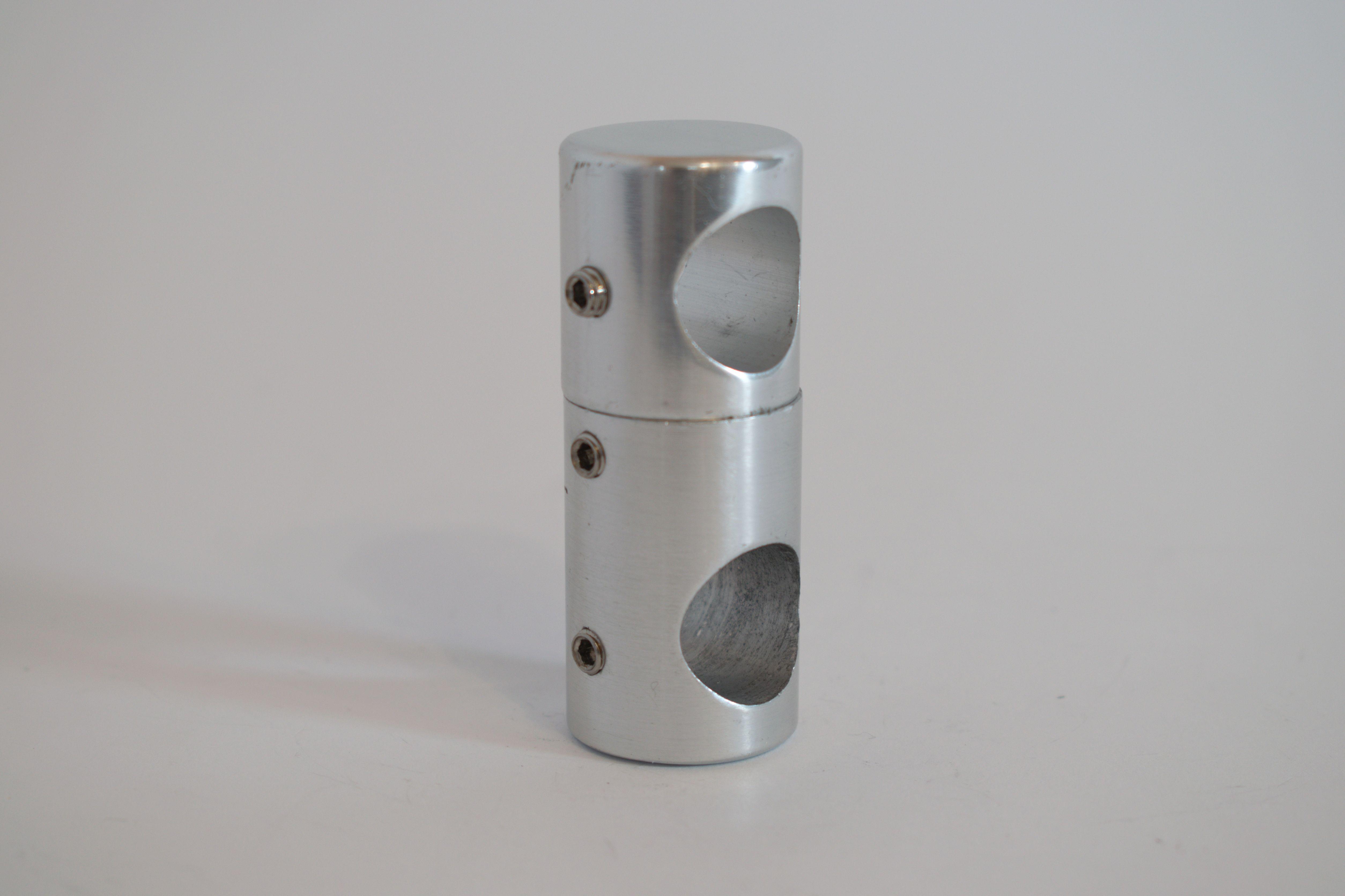 Тримач вертикального леєра до алюмінієвих поручнів тип коло Срібний (10611с)