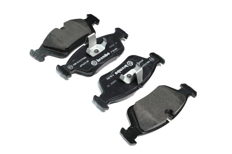 Тормозные колодки дисковые BREMBO для BMW 3 E46 передние (P 06 024)