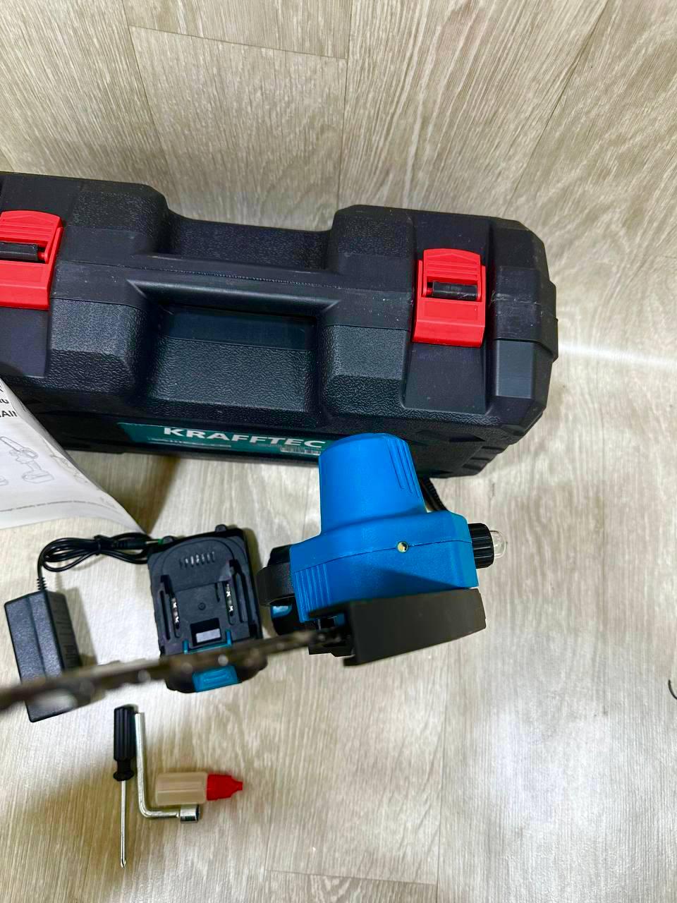 Пила ланцюгова Krafftec 36V 4Ah 1000 Вт АКБ 2 шт. в кейсі (27369375) - фото 12