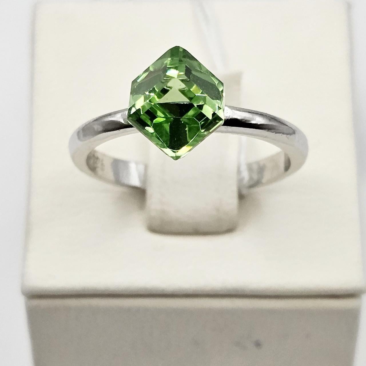 Кольцо серебряное с кристаллом Swarovski р. 17,5 2,41 г (2830194829) Кольцо серебряное с кристаллом Swarovski р. 17,5 2,41 г (2830194829)