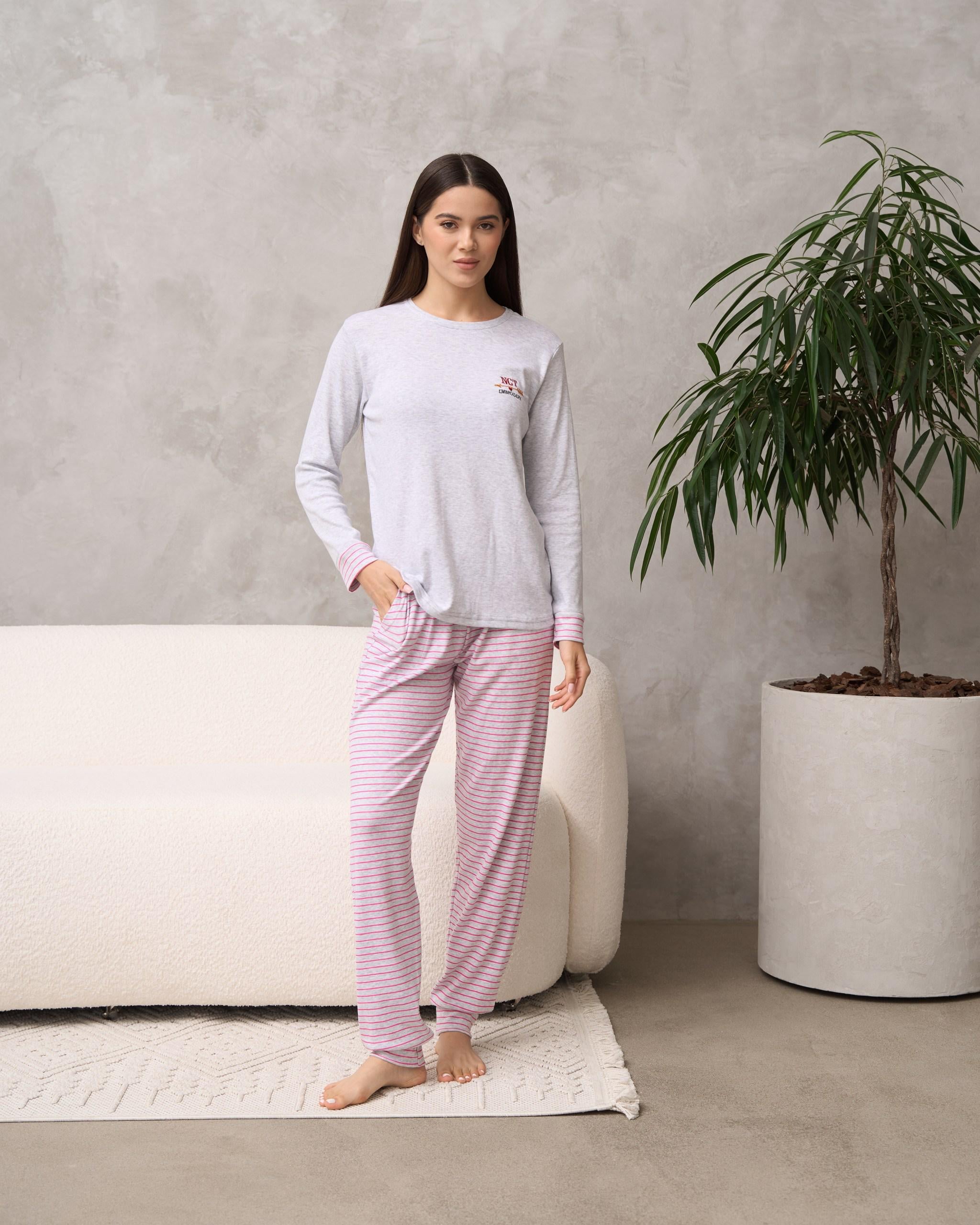 Комплект женский со штанами в полоску Family look 47025 XL Светло-серый