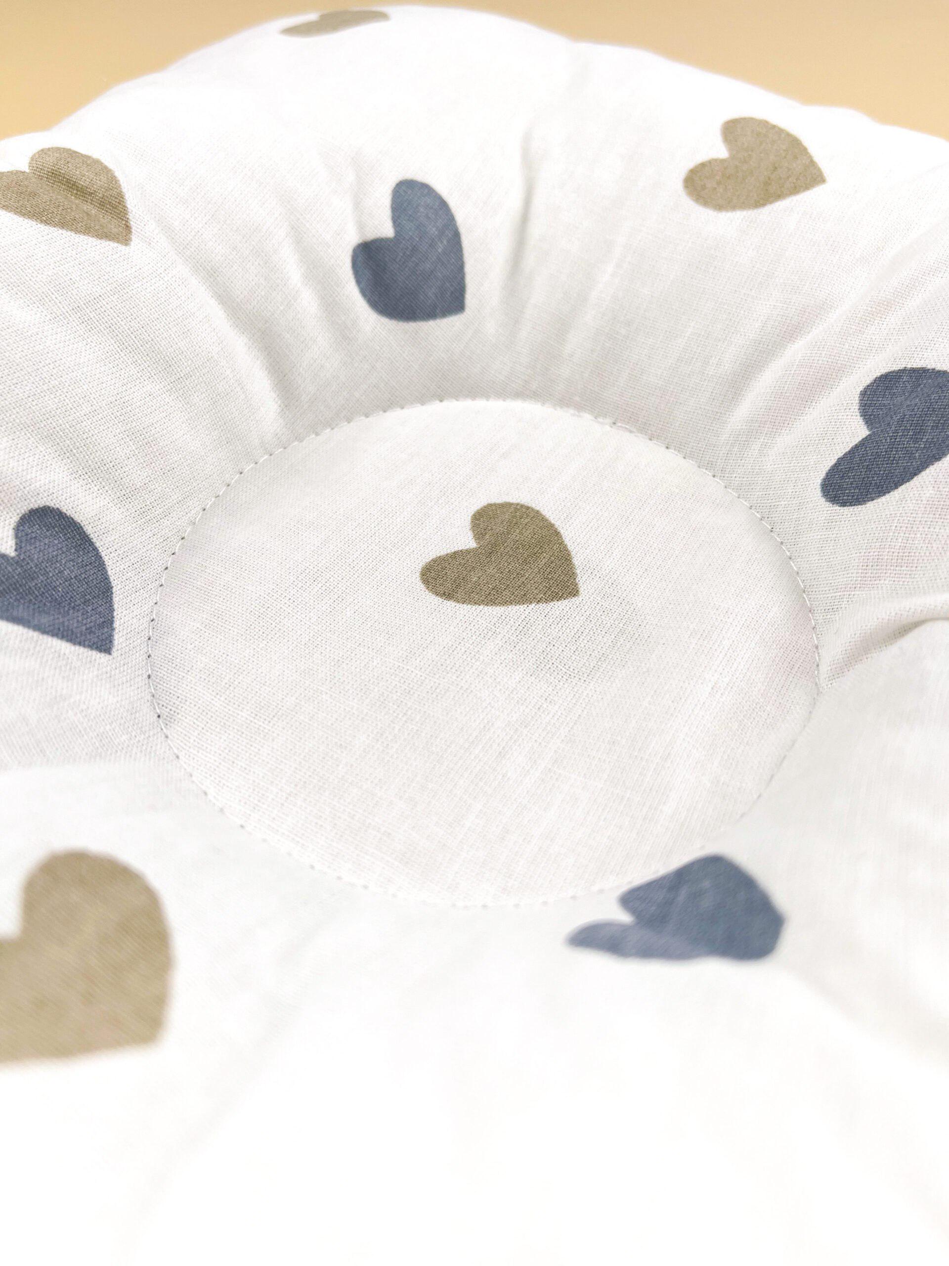Подушка ортопедическая для новорожденных №3 Сердечки Серо-золотой (142896) - фото 3 Подушка ортопедическая для новорожденных №3 Сердечки Серо-золотой (142896) - фото 3