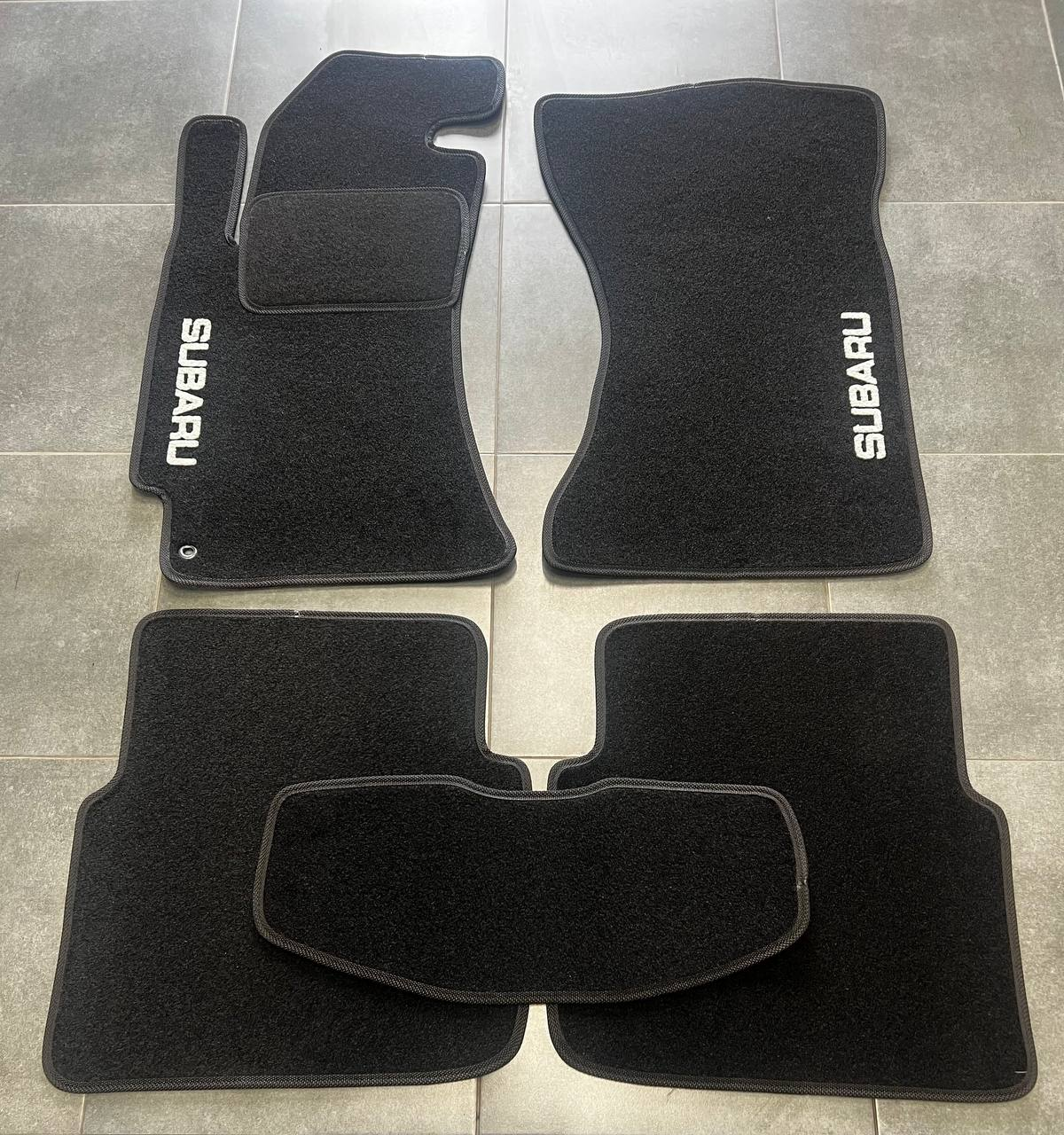 Килимки автомобільні ворсові в салон для Subaru Legasy III B121999