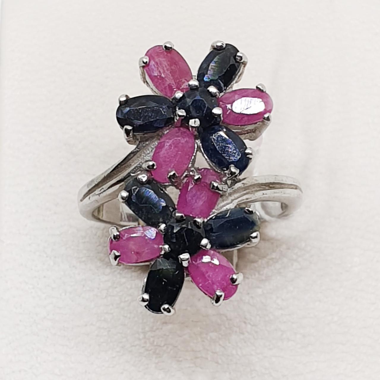 Кольцо серебряное с сапфиром и рубином р. 17 5,59 г (1535323399)