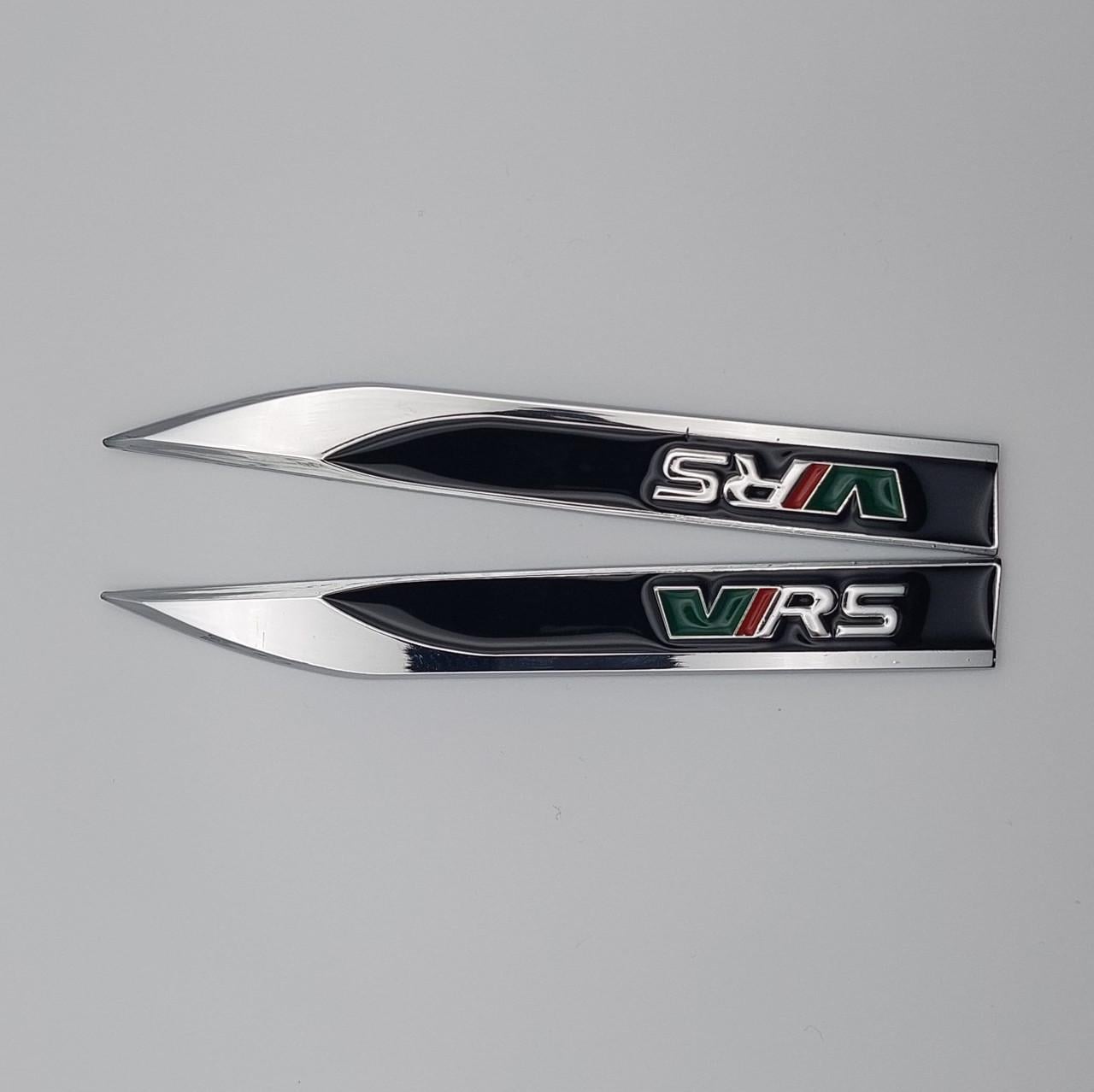 Эмблема на крылья VRS Skoda 15х1,8 см Хром/Черный глянцевый (1723516422)