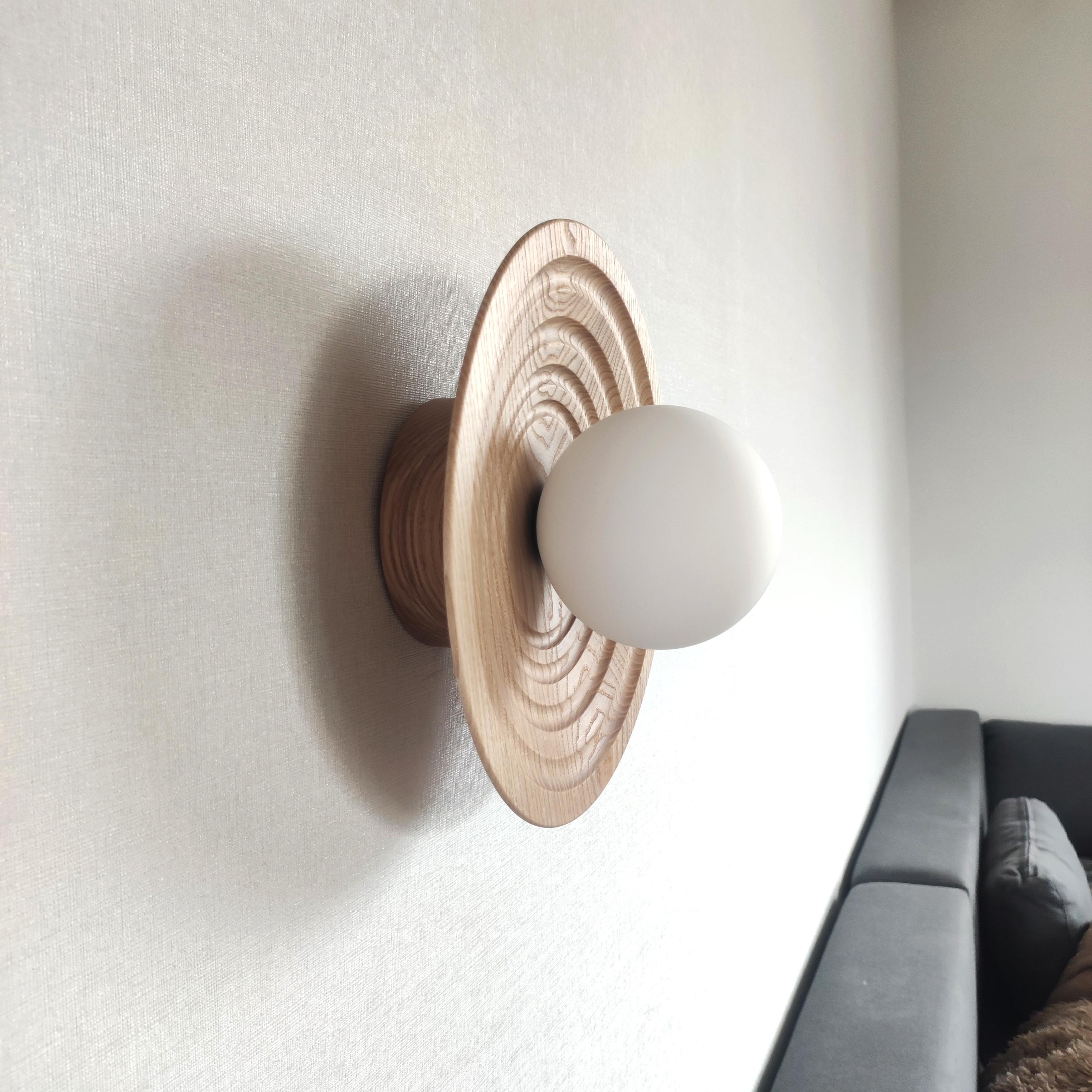 Бра із точеним із ясеня плафоном Gaff Design Orbit Borma (O2) - фото 3 Бра із точеним із ясеня плафоном Gaff Design Orbit Borma (O2) - фото 3