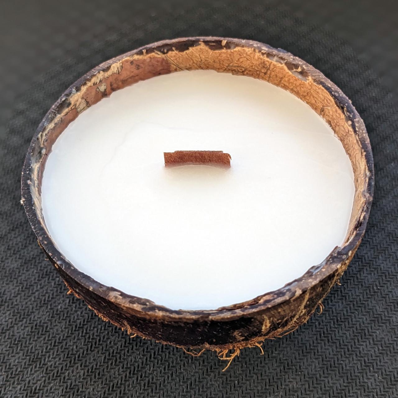 Свеча натуральная из кокосового воска в кокосовой скорлупе (2464904965)