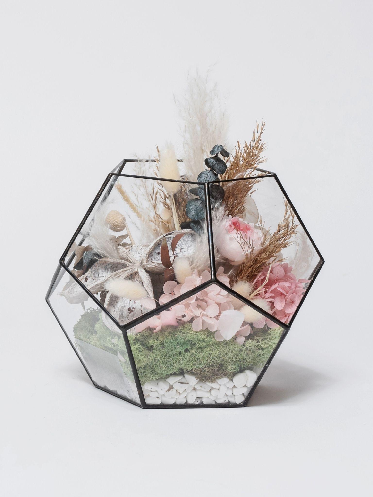 Жалобний вінок у склі Янгол зі стабілізованими квітамитами 20х20х20 см