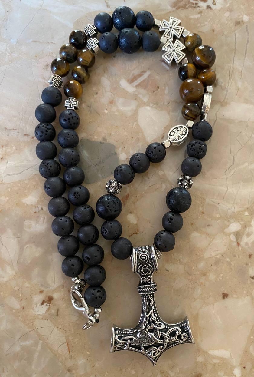 Кольє LITAURS із натурального каміння лавовий камінь/тигрове око з кулоном оберіг молот Тора (250302)