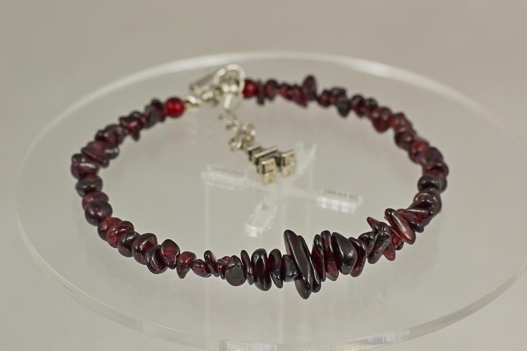 Браслет жесткий натуральный гранат 20 см Серебристый (30155726)