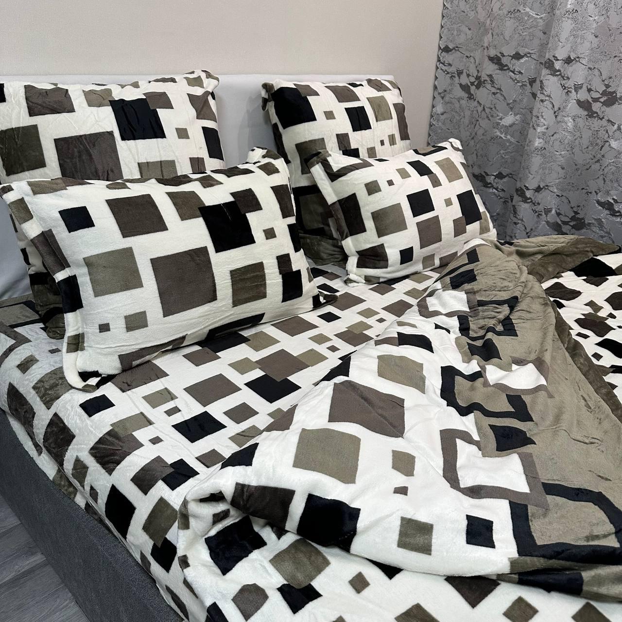 Комплект постільної білизни велюровий з малюнком з 4 наволочками євро 200x230 см Молочно-оливковий (29225212) - фото 4 Комплект постільної білизни велюровий з малюнком з 4 наволочками євро 200x230 см Молочно-оливковий (29225212) - фото 4