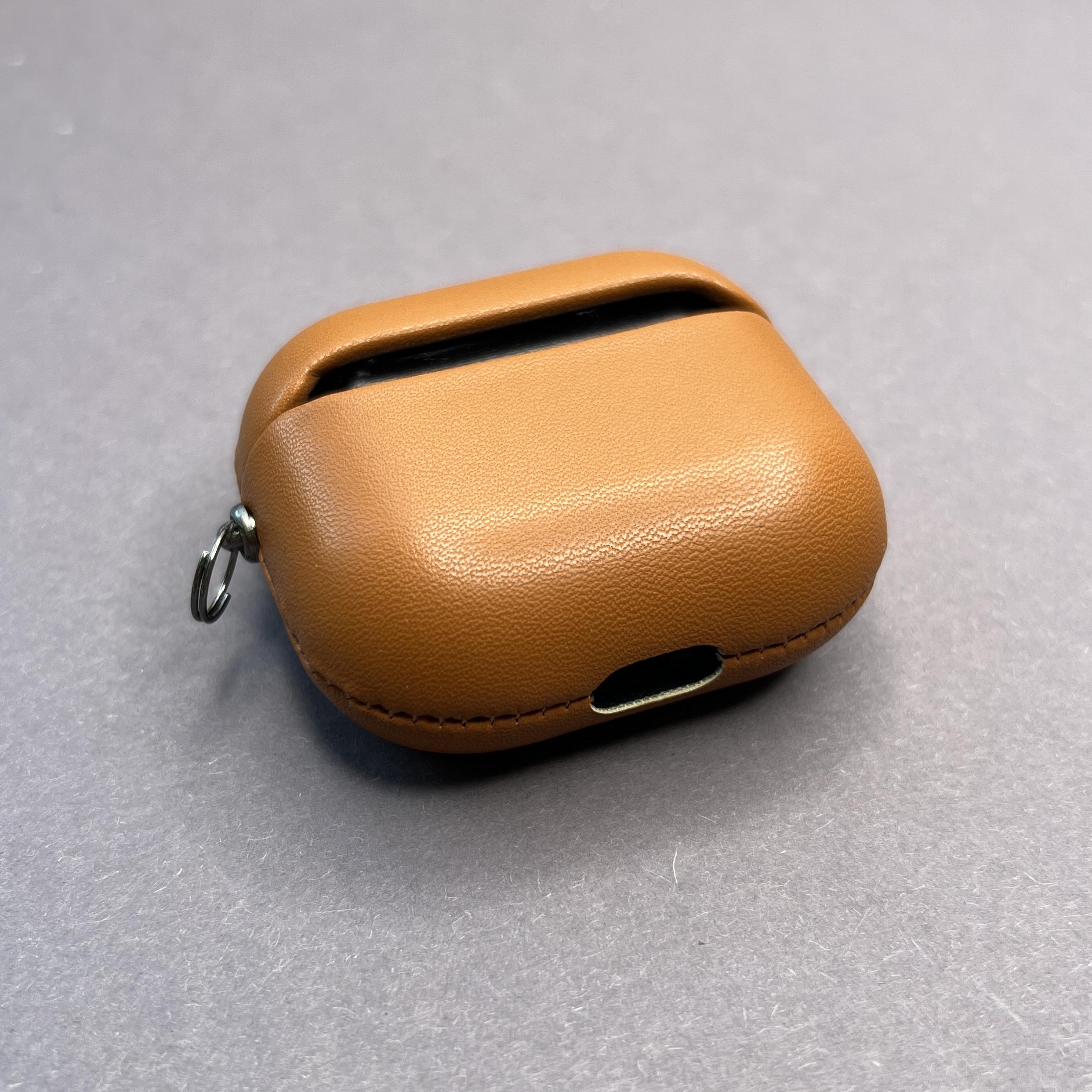 Чехол Leather Nappa для Apple Airpods 3 с карабином противоударный кожаный - фото 2