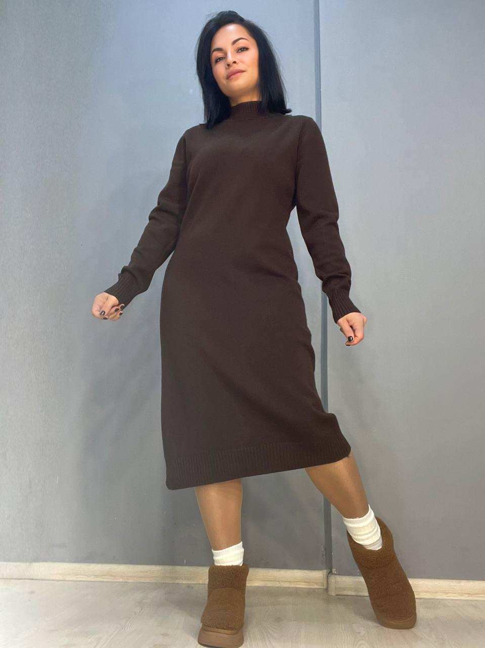 Платье женское ACCORDDREAM 2858 свитер длинное оверсайз воротник стойка разрез OS Коричневый (3211) - фото 1