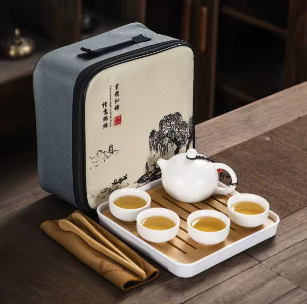 Набір чайний портативний для 4 персон порцеляновий 10 пр. Білий (650145) Набір чайний портативний для 4 персон порцеляновий 10 пр. Білий (650145)