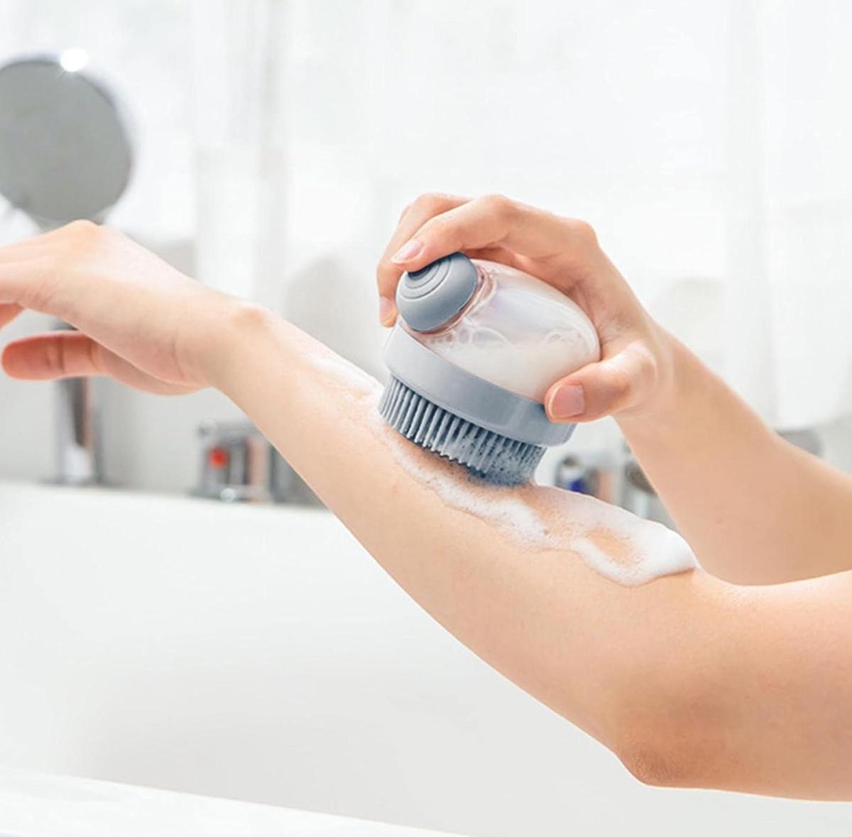 Щітка масажна для миття голови з дозатором 14755 7х8,5 см Сірий (4993576) - фото 4