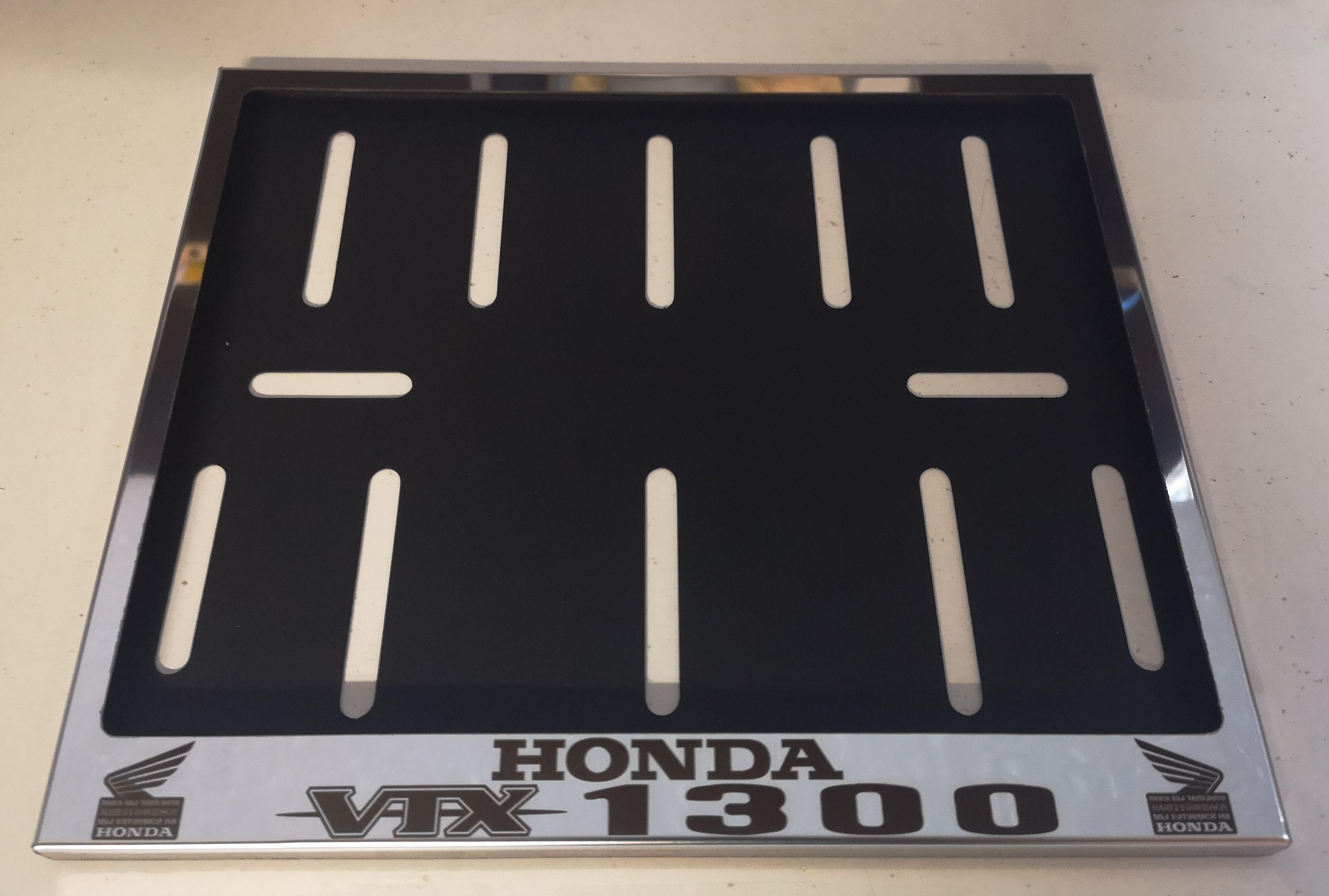 Рамка для мотоциклетного номера Honda VTX1300 174х220 мм Хром (VH-S1722HOVTX13SGL)