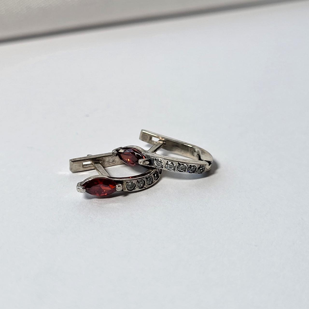 Серебряные серьги с камнем 925 проба 1,90 г Красный (21086)