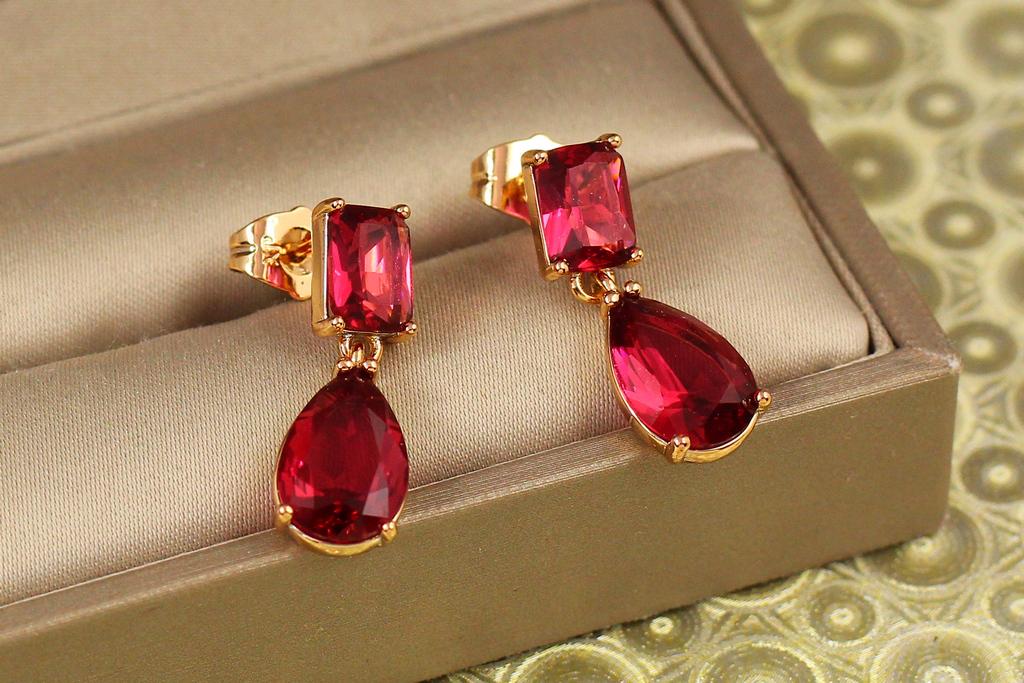 Серьги гвоздики Xuping Jewelry Рубиновая страсть 2,4 см Золотистый (33393682)